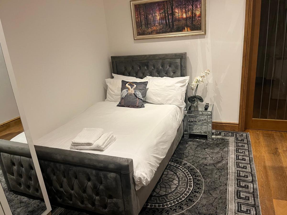 Tj Homes - Luxury Studio Suite With Garden View - Next To Tube Station London Ruislip Ngoại thất bức ảnh